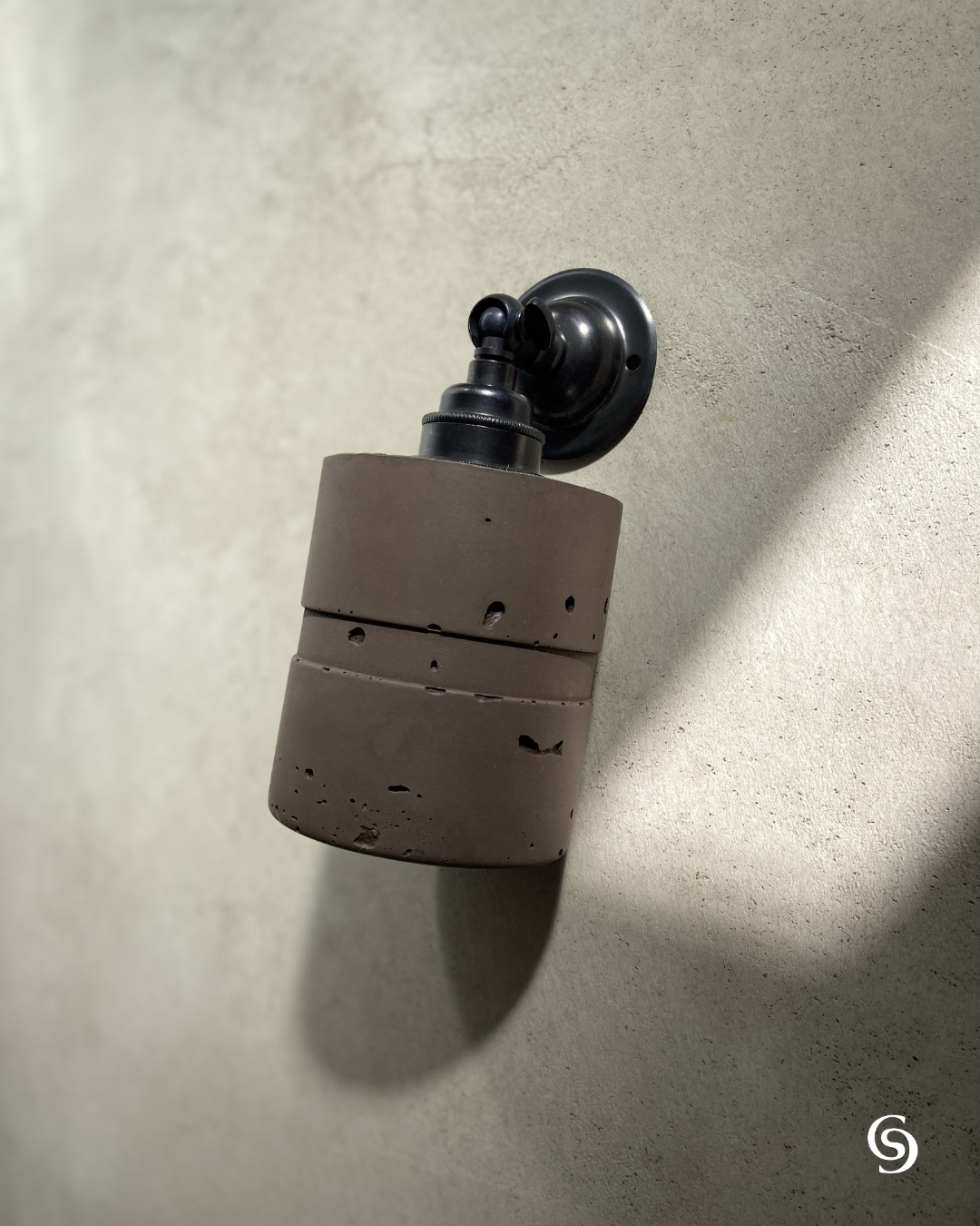 Tubular Wall Light with Knuckle