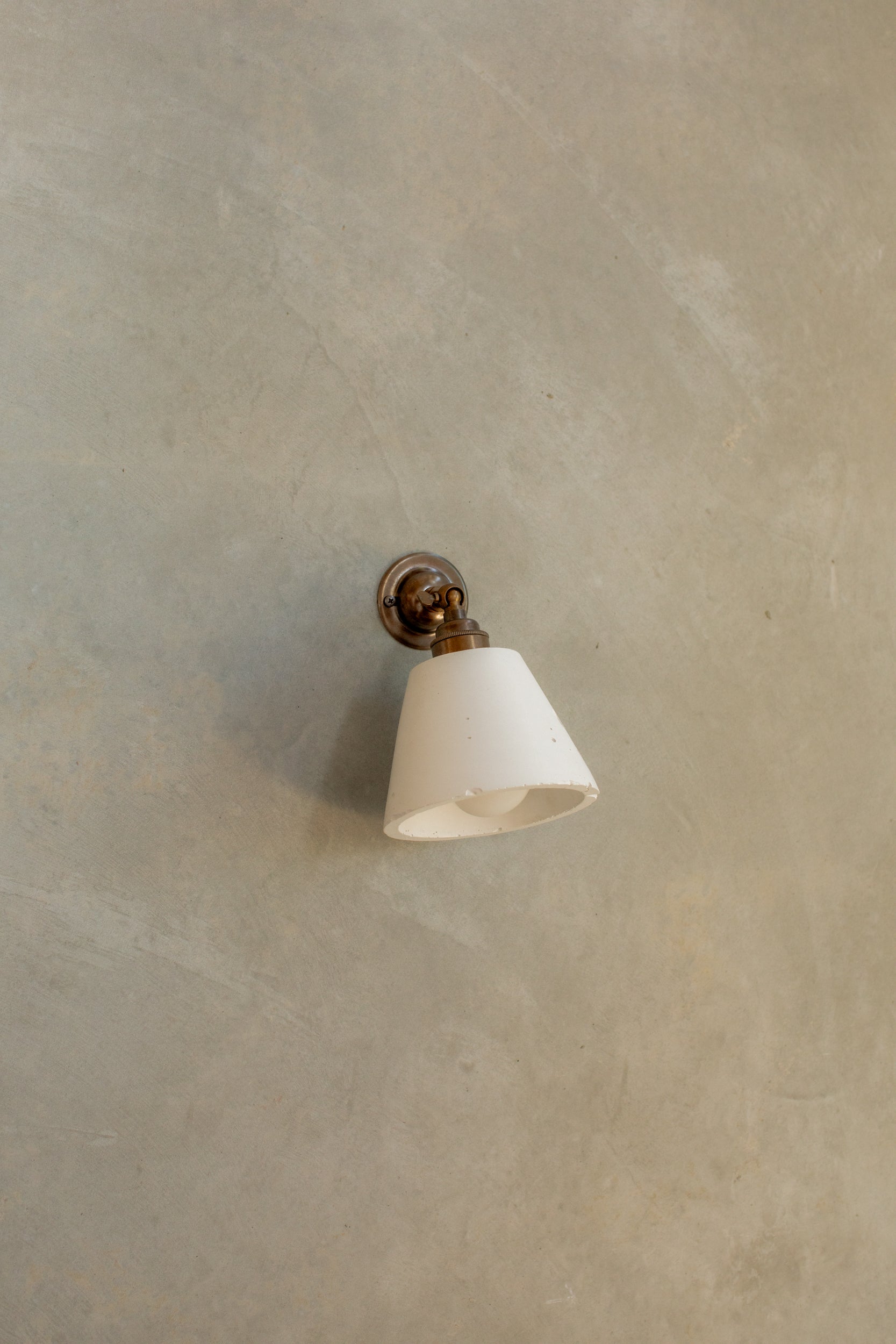 Mod wall light with knuckle