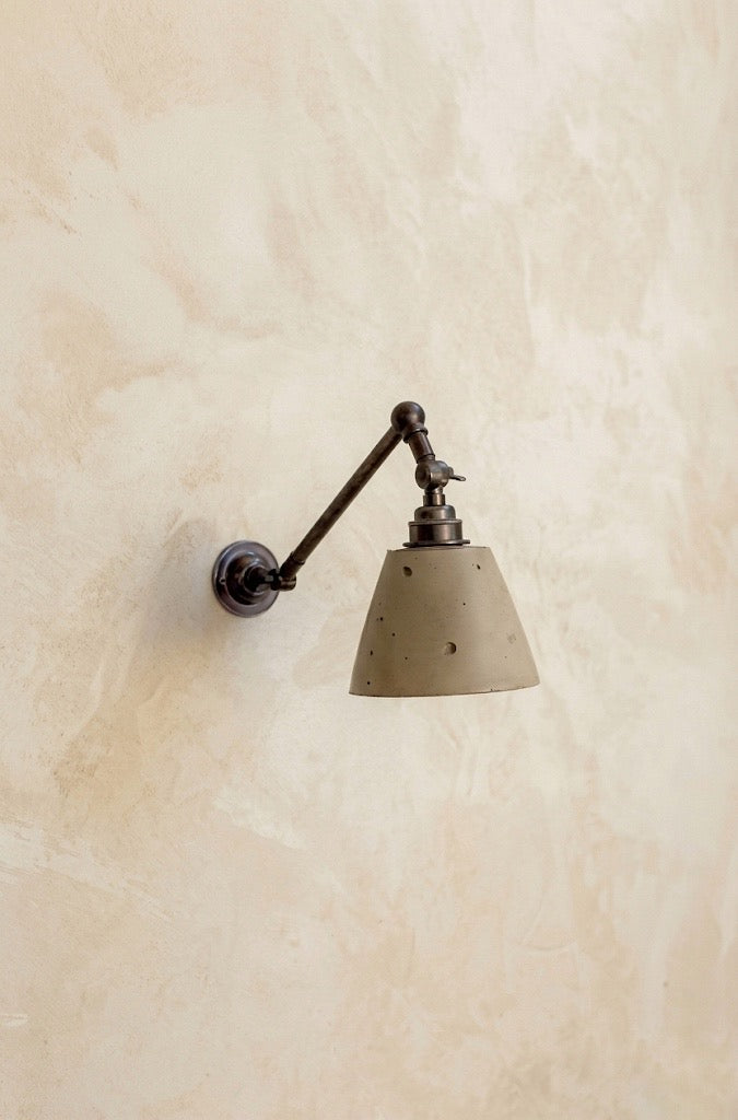 Mod wall light with extended arm