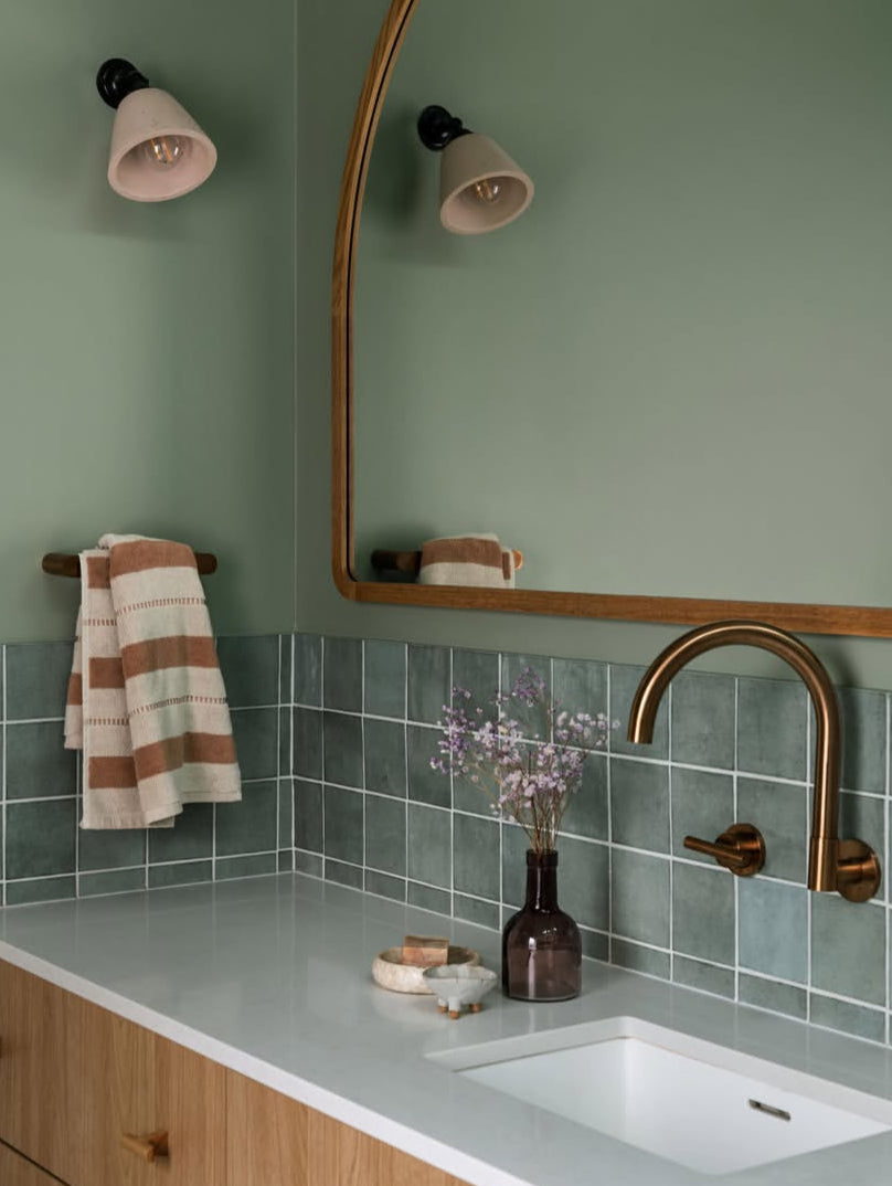 Mod wall light with knuckle