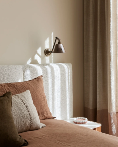 Mod wall light with extended arm