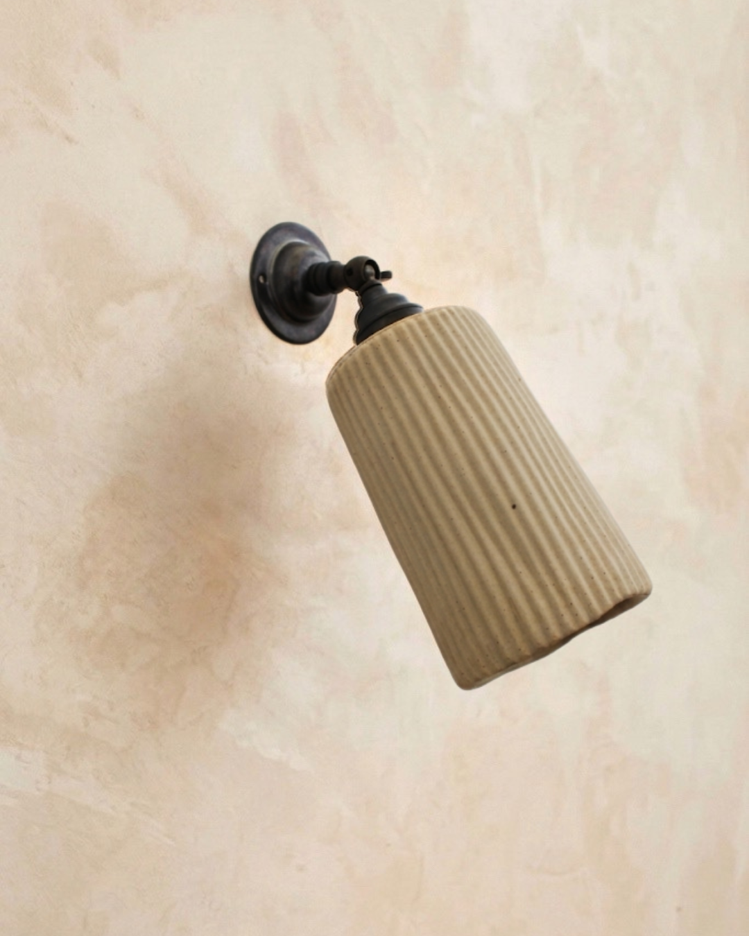 Wavy Wall Light with Knuckle